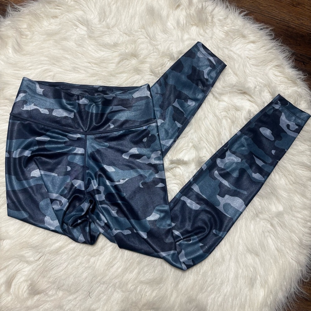 Nike Dri-Fit Shiny Blue Camo Leggings size Women’s Small